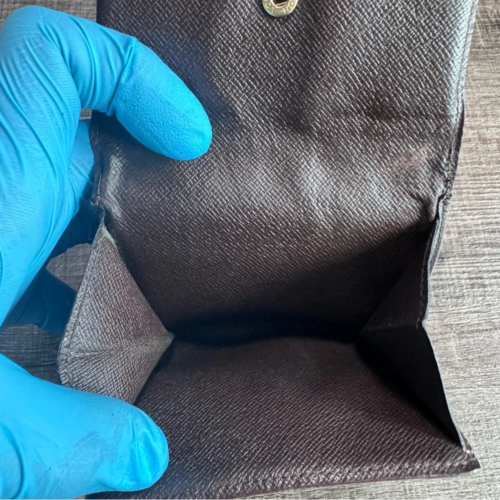 Louis Vuitton elegant wallet
